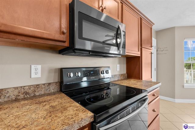 205 Creekvale Court, Vine Grove, KY 40175