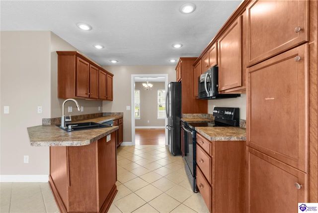205 Creekvale Court, Vine Grove, KY 40175