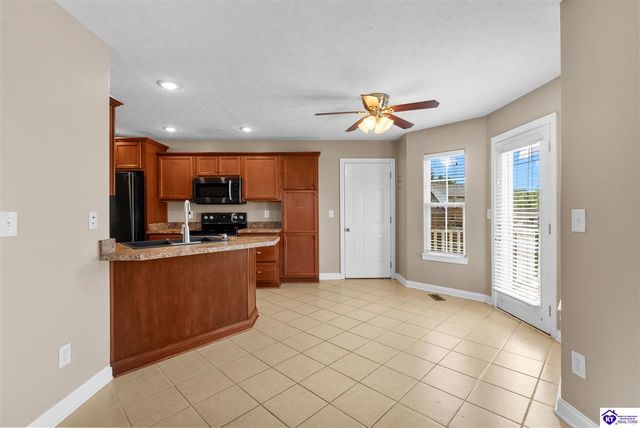 205 Creekvale Court, Vine Grove, KY 40175