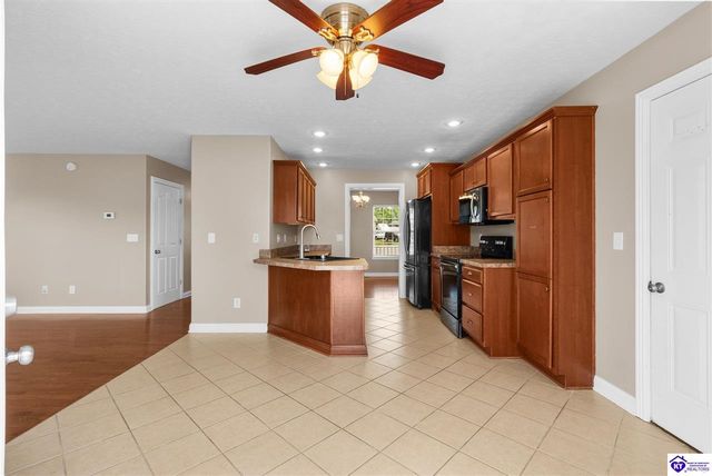 205 Creekvale Court, Vine Grove, KY 40175