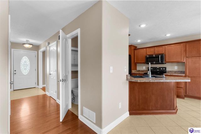 205 Creekvale Court, Vine Grove, KY 40175