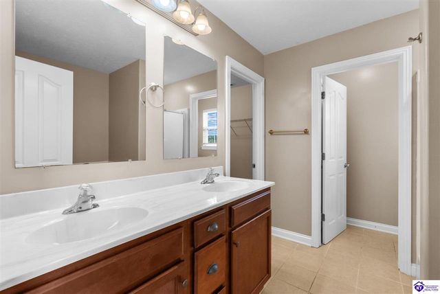 205 Creekvale Court, Vine Grove, KY 40175
