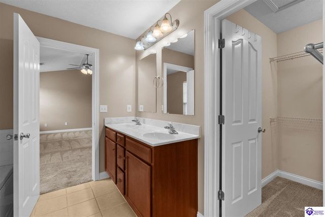 205 Creekvale Court, Vine Grove, KY 40175
