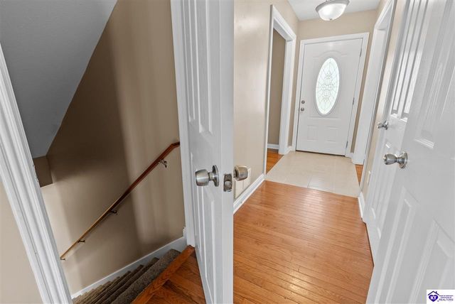 205 Creekvale Court, Vine Grove, KY 40175