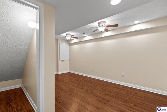 205 Creekvale Court, Vine Grove, KY 40175