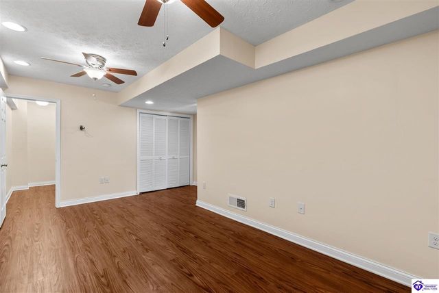 205 Creekvale Court, Vine Grove, KY 40175