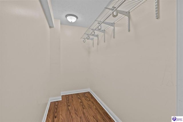 205 Creekvale Court, Vine Grove, KY 40175