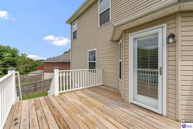 205 Creekvale Court, Vine Grove, KY 40175