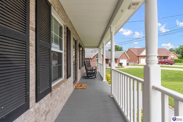 205 Creekvale Court, Vine Grove, KY 40175