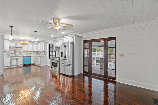 105 County Road 206, Bridgeport, AL 35740