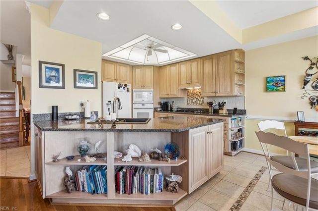 23 Mizzen CIR, Hampton, VA 23664
