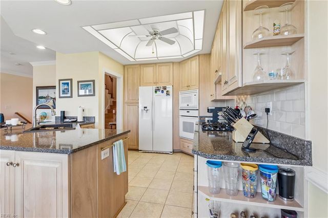 23 Mizzen CIR, Hampton, VA 23664