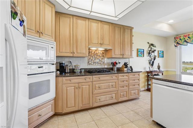 23 Mizzen CIR, Hampton, VA 23664