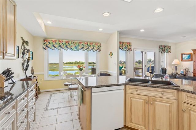 23 Mizzen CIR, Hampton, VA 23664