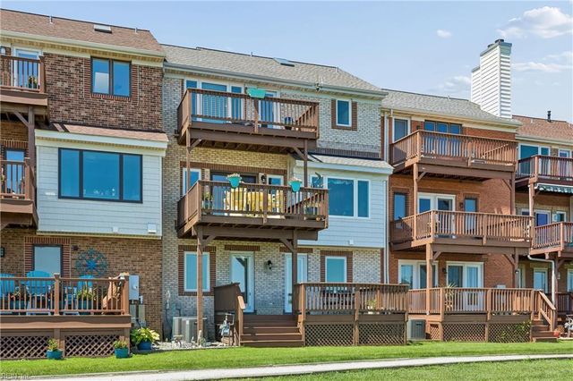 23 Mizzen CIR, Hampton, VA 23664