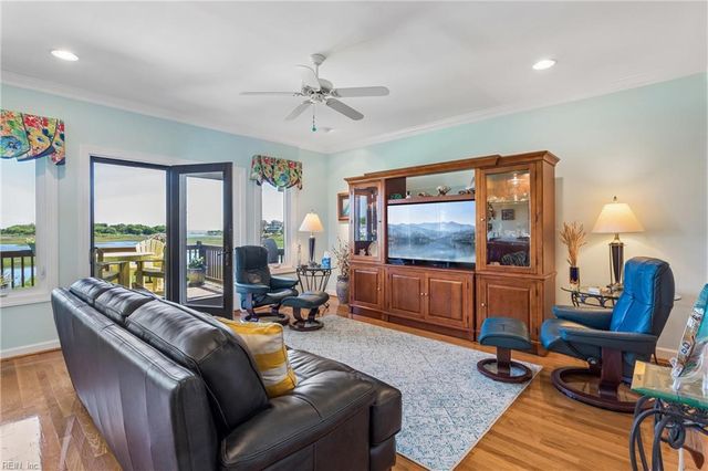 23 Mizzen CIR, Hampton, VA 23664
