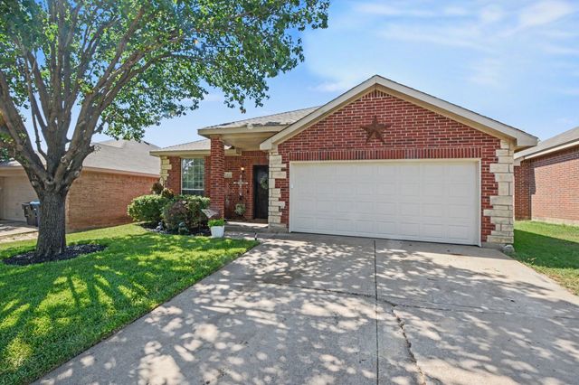 4932 Spur Ridge Court, Fort Worth, TX 76244