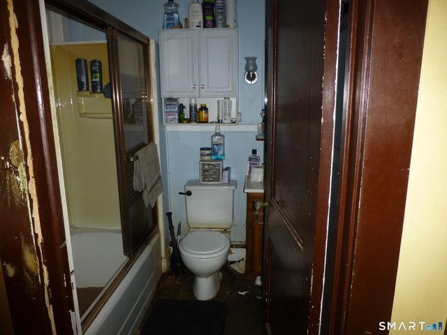 240 Vauxhall Street, New London, CT 06320