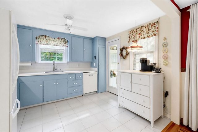 29 Crescent Hill, East Longmeadow, MA 01028