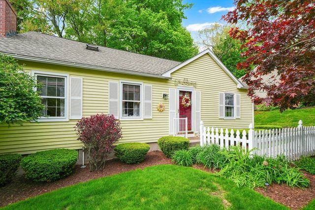 29 Crescent Hill, East Longmeadow, MA 01028