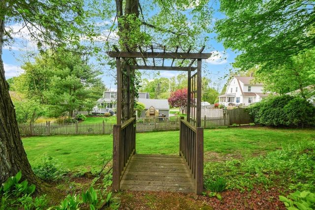 29 Crescent Hill, East Longmeadow, MA 01028