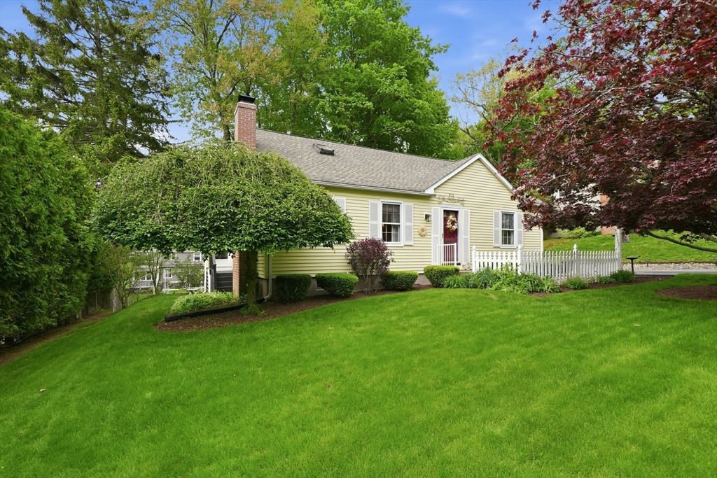 29 Crescent Hill, East Longmeadow, MA 01028