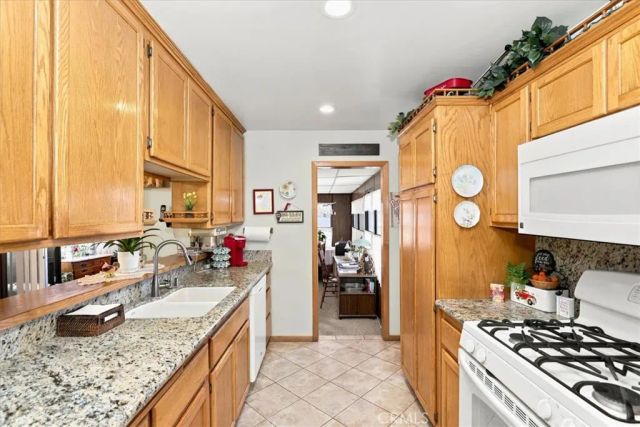 614 Azure Court, Upland, CA 91786