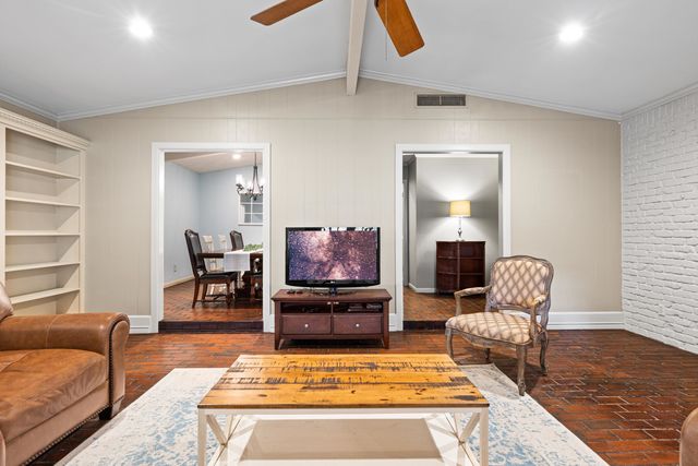 455 Country Place, Longview, TX 75605