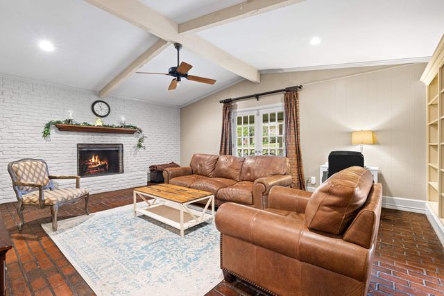 455 Country Place, Longview, TX 75605