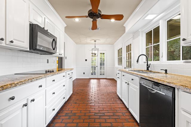 455 Country Place, Longview, TX 75605