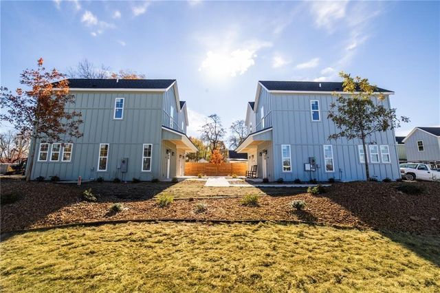 628 W Price Avenue, Springdale, AR 72764