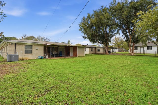 3904 Lakewood Drive, Lake Worth, TX 76135