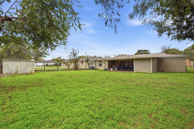 3904 Lakewood Drive, Lake Worth, TX 76135