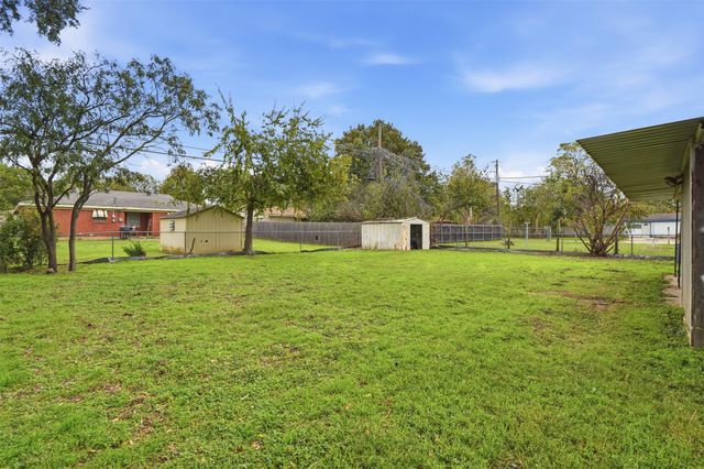 3904 Lakewood Drive, Lake Worth, TX 76135