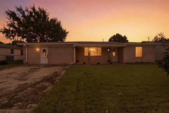 3904 Lakewood Drive, Lake Worth, TX 76135