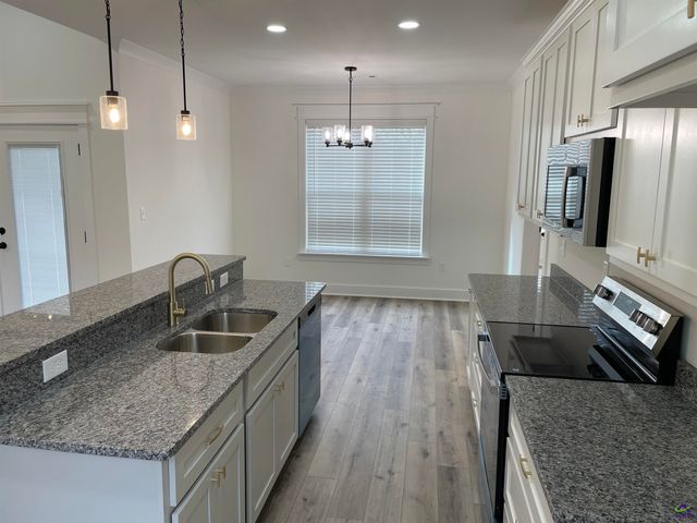 112 Pecan St, Cochran, GA 31014