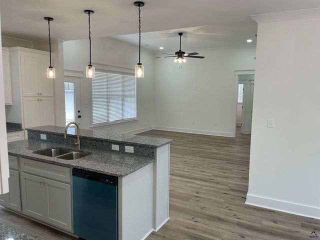 112 Pecan St, Cochran, GA 31014