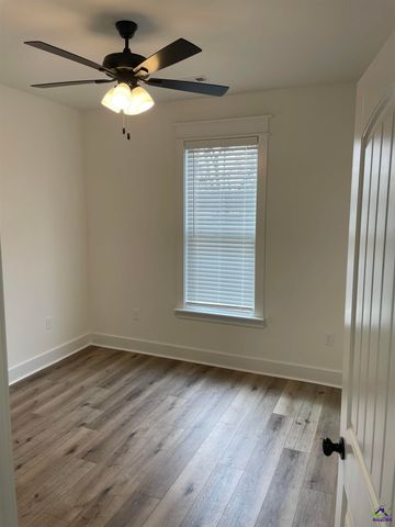 112 Pecan St, Cochran, GA 31014