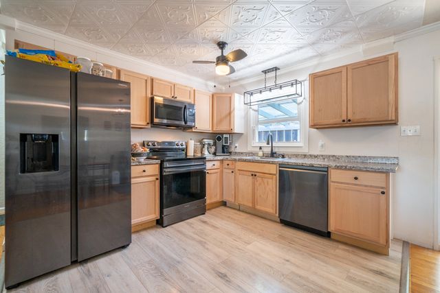 2976 West Way, Redding, CA 96002