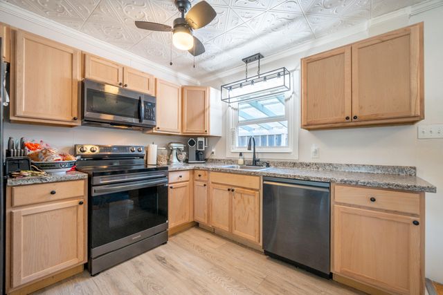 2976 West Way, Redding, CA 96002