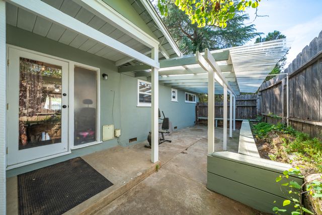 2976 West Way, Redding, CA 96002