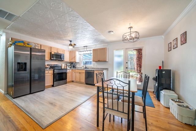 2976 West Way, Redding, CA 96002