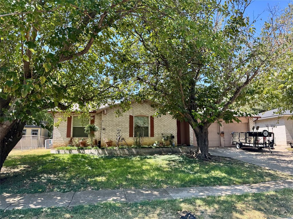 2602 Cottonwood Street, Arlington, TX 76014 — exterior