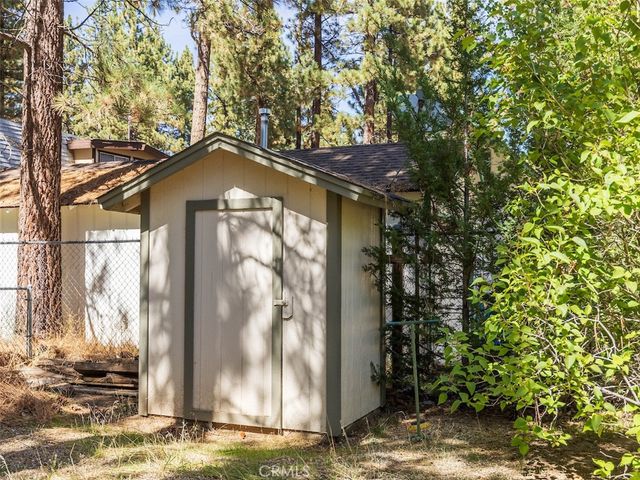 803 Robinhood Boulevard, Big Bear City, CA 92314