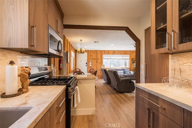 803 Robinhood Boulevard, Big Bear City, CA 92314