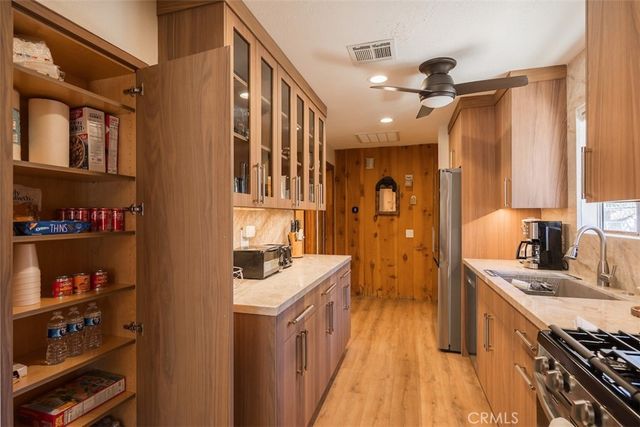 803 Robinhood Boulevard, Big Bear City, CA 92314