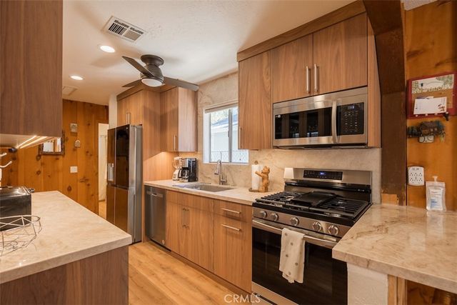 803 Robinhood Boulevard, Big Bear City, CA 92314