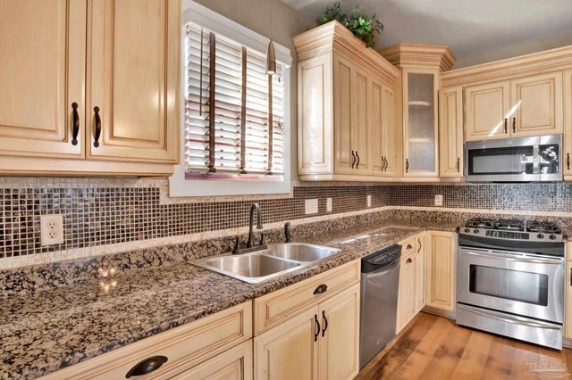 105 S Florida Blanca St, Pensacola, FL 32502