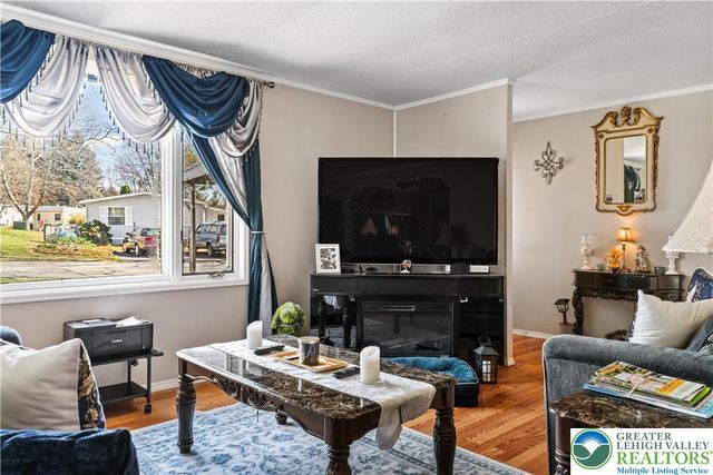 1 Woodsdale Court, Moore Twp, PA 18014