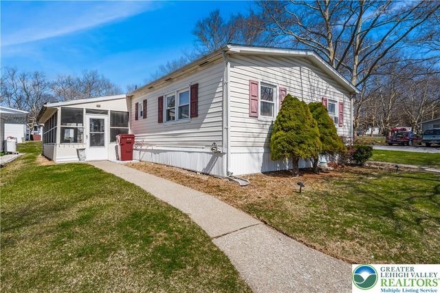 1 Woodsdale Court, Moore Twp, PA 18014